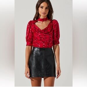 Astr the Label FLORAL MOCK NECK COWL DRAPE TOP